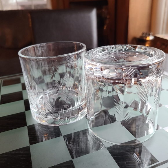 Whiskey glasses for sale 2 total - Picture 4 of 7